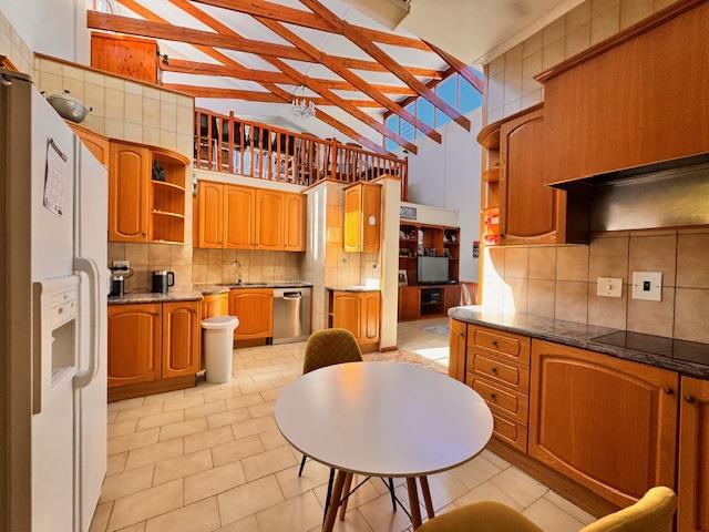 To Let 4 Bedroom Property for Rent in Sea Point Western Cape